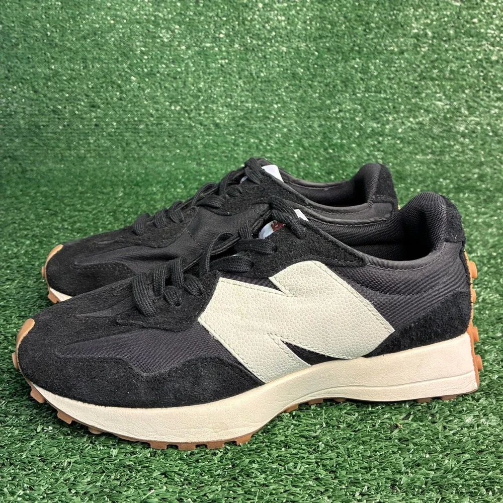 New Balance 327 Suede Nylon Athletic Sneaker Black White Womens 8.5 Wide (Men 7)